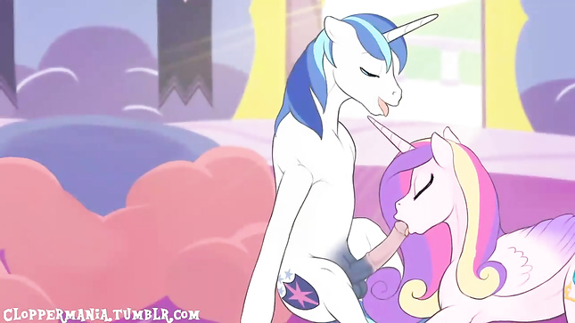 Единорог трахнул подружку в рот и пилотку