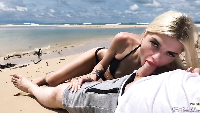 Трах на острове с финалом в трусики