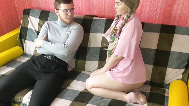 Сестренка отсосала сводному брату и дала в киску