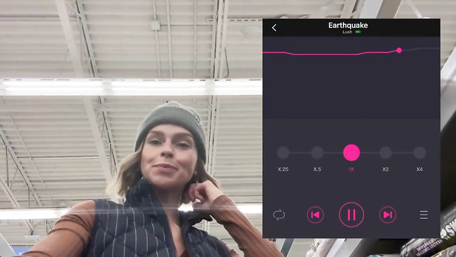 Шлюшка кончает в магазине от вибратора