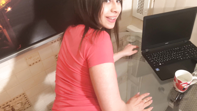 Чернявая штучка отдалась соседу